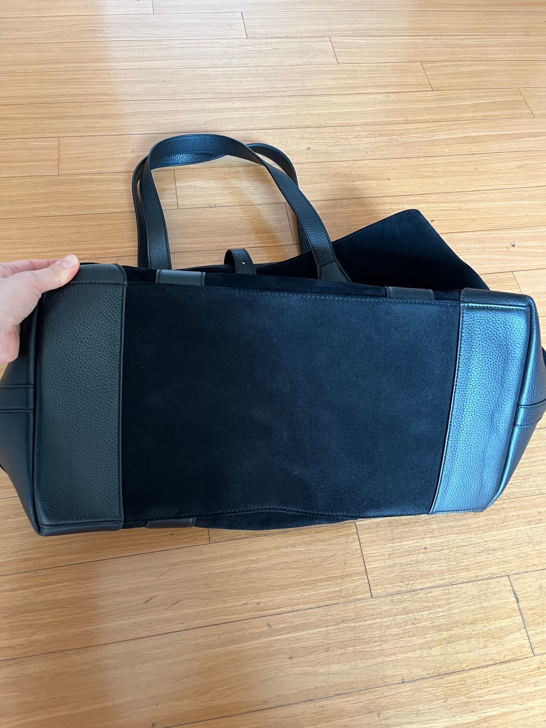 코스 위켄더 토트백(블랙 스웨이드 리얼레더) 상품이미지3