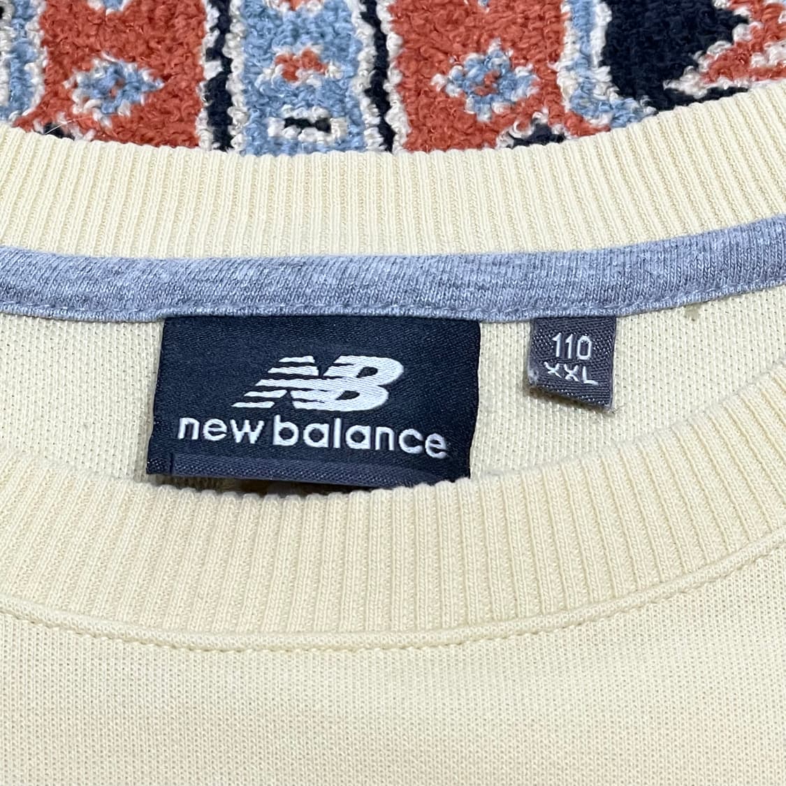 뉴발란스 스펠로고 옐로우 맨투맨 티셔츠 남성110 상품이미지6