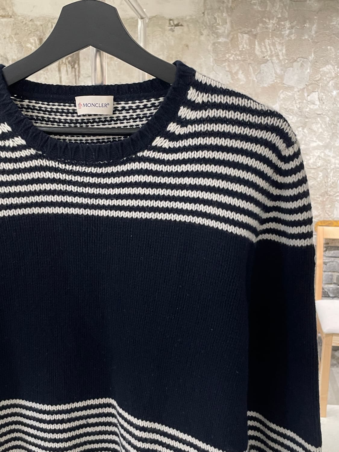 몽클레르 다크 네이비 패치 로고 스트라이프 스웨터 상품이미지3