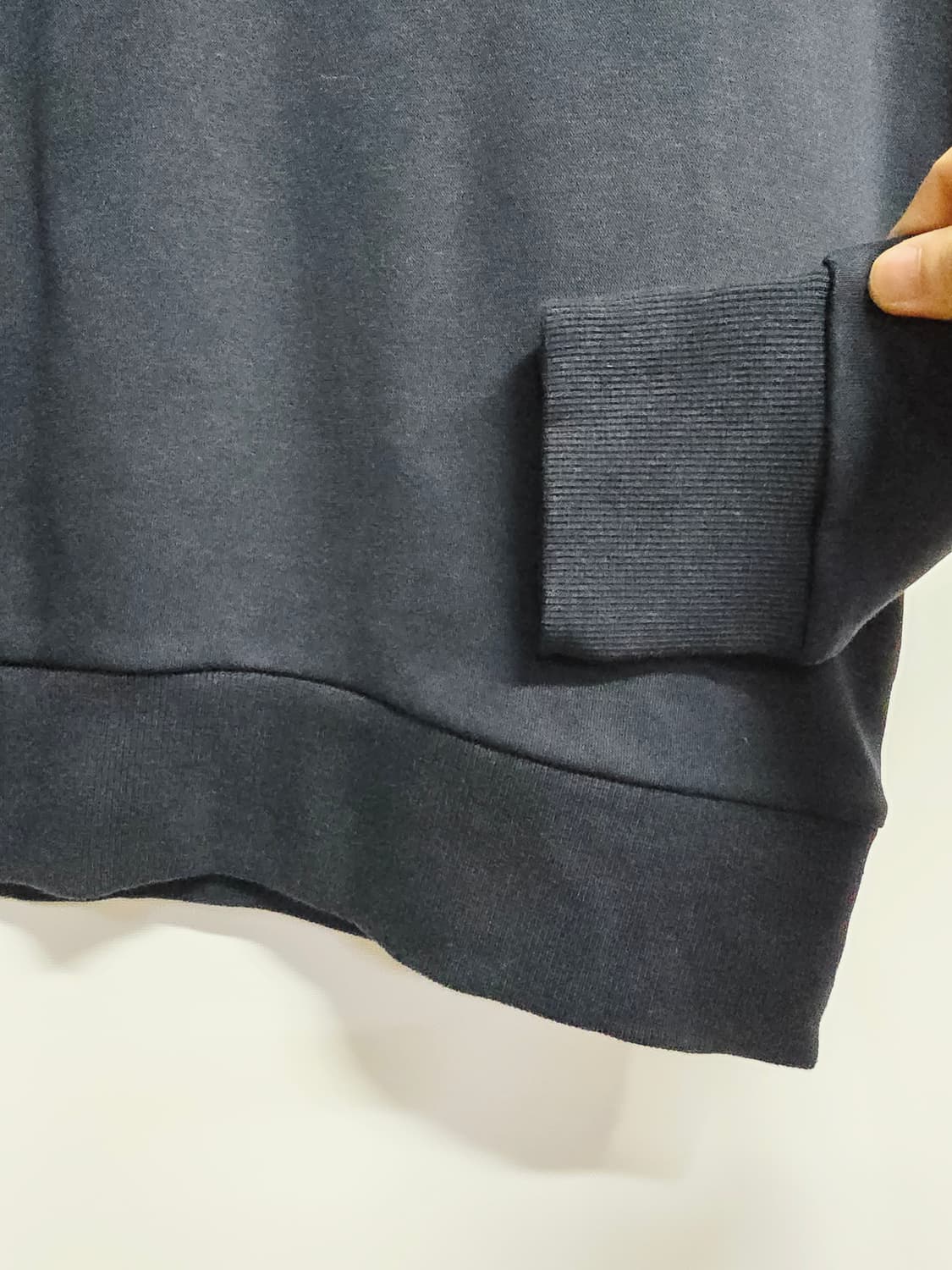 언더아머 블랙 맨투맨 기모티셔츠 상품이미지4