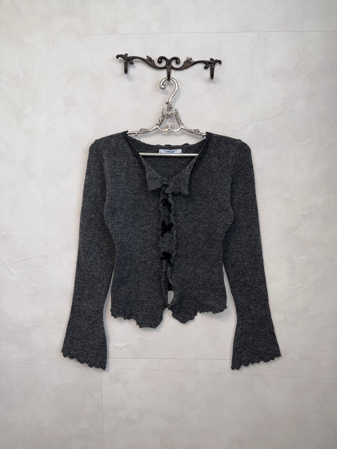 Charcoal ribbon slit crop knit 상품이미지3