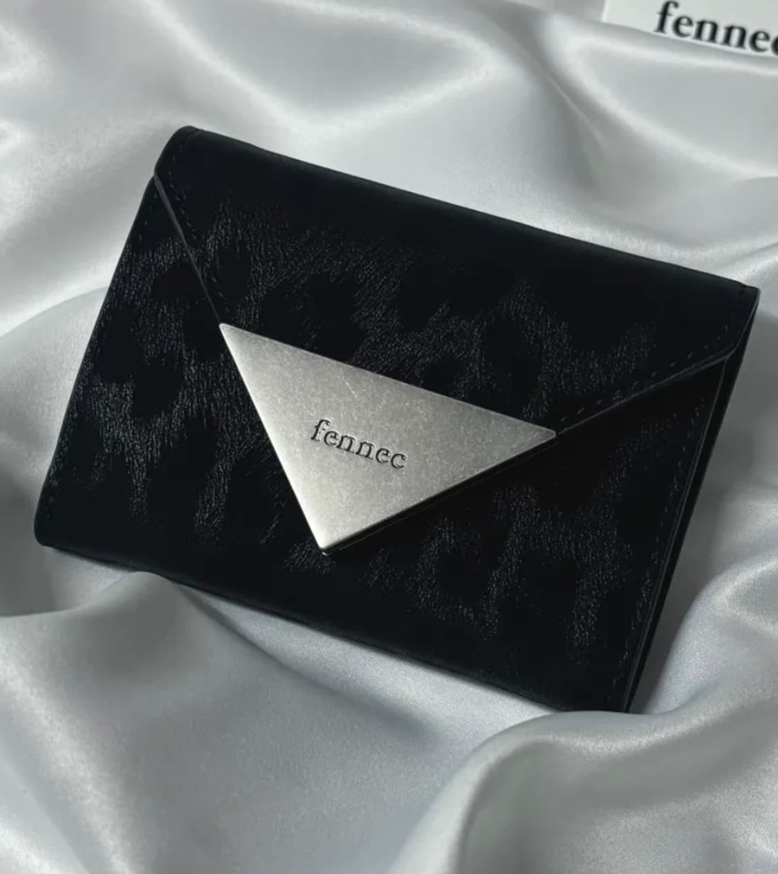 페넥 블랙 트라이앵글 레오파드 스웨이드 반지갑 새상품 상품이미지1