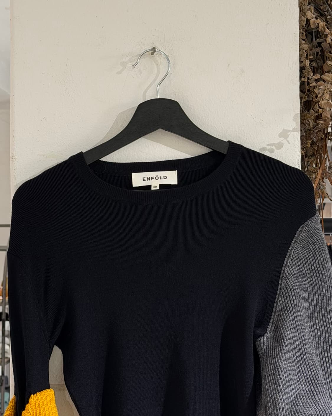 엔폴드 블랙 슬리브 배색 풀오버 니트 상품이미지4