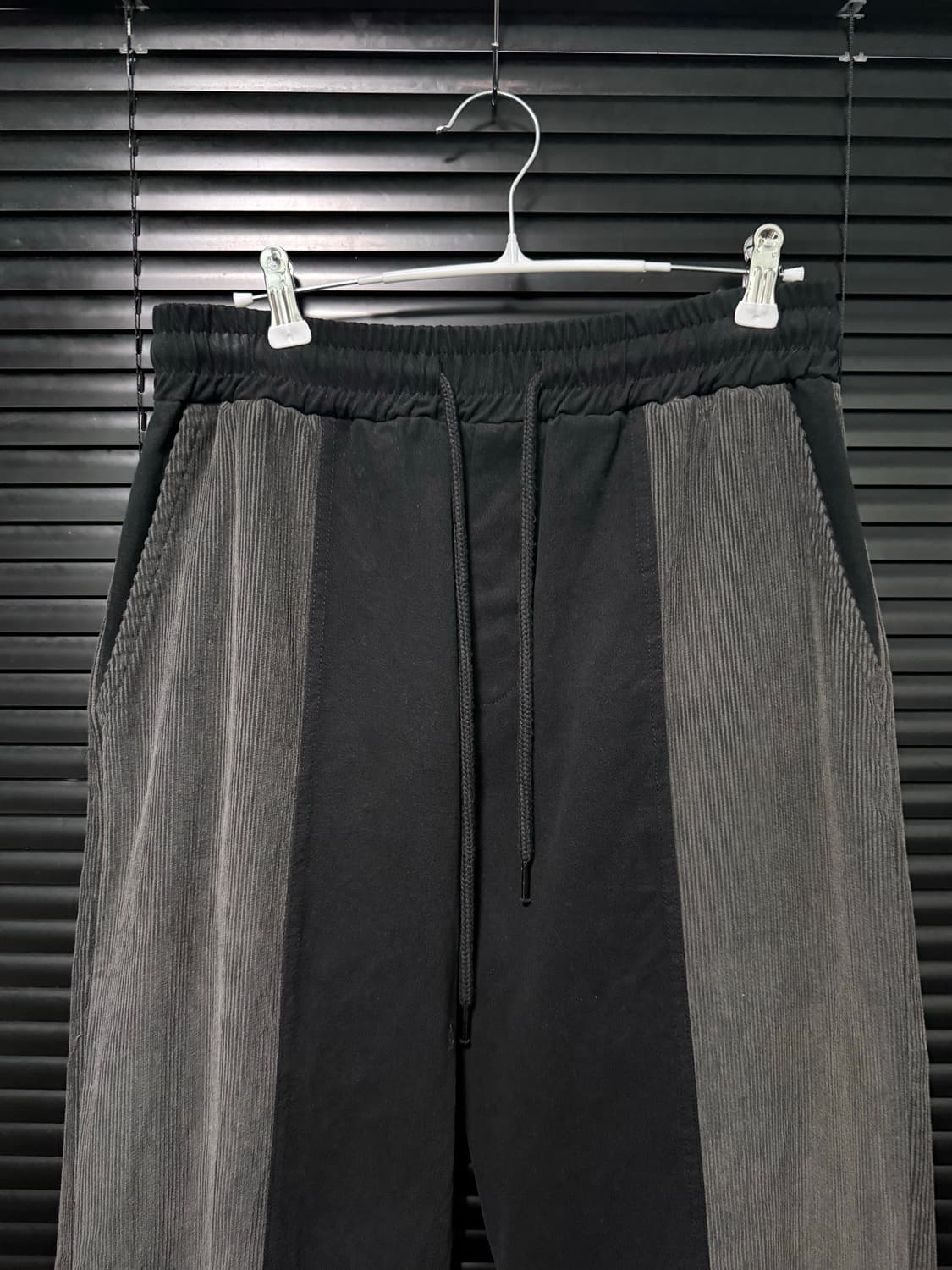 이넥시스 코듀로이 골덴 절개 블랙 차콜 배색 밴딩 와이드 통바지 끈 30 상품이미지4