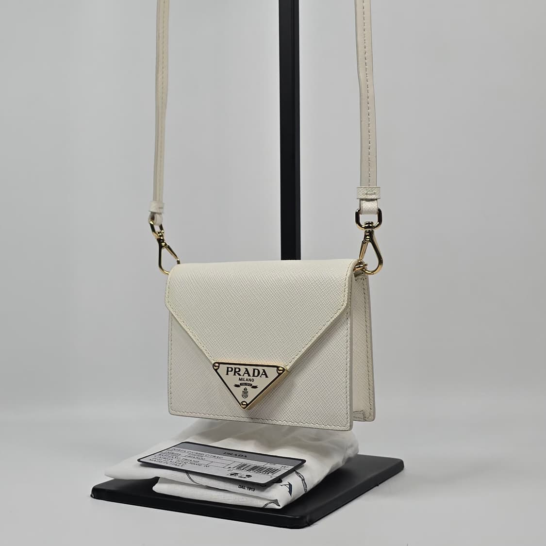 프라다 사피아노 스트랩 카드지갑 상품이미지1