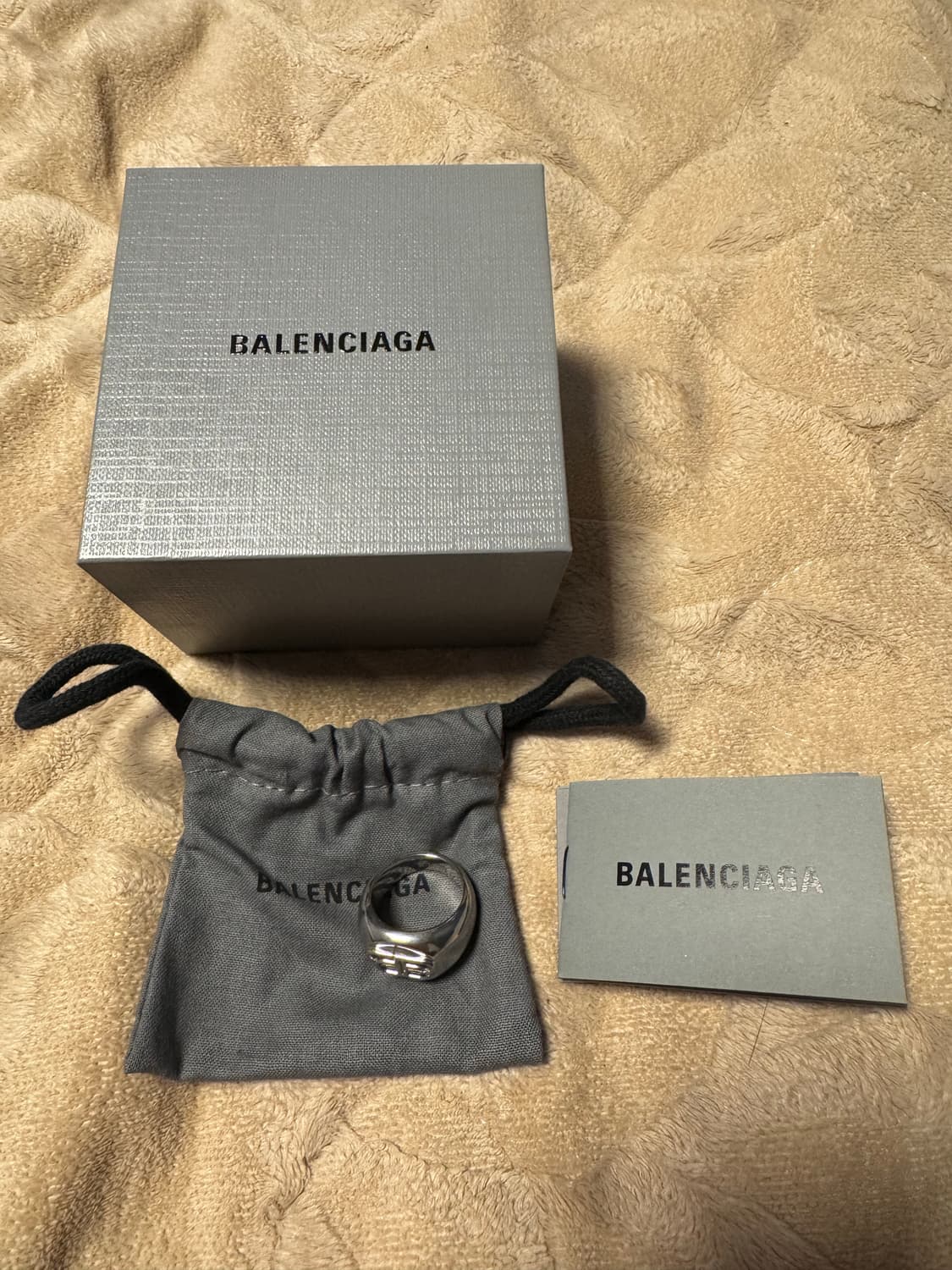 발렌시아가 bb로고 시그넷링 19호 (60) 상품이미지2