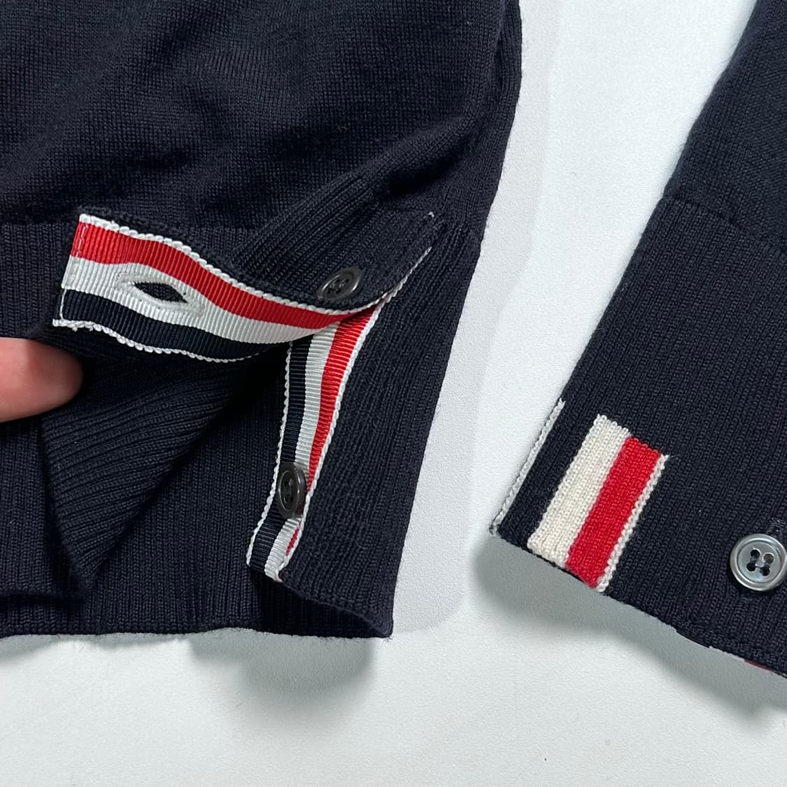 톰브라운 파인메리노울 삼선 니트 상품이미지4