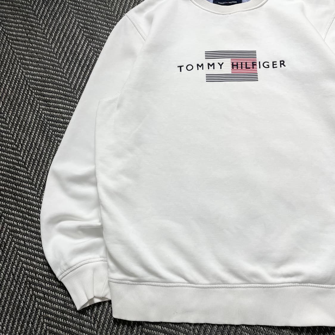 타미힐피거 스펠아웃 빅로고 화이트 맨투맨 y 5058 상품이미지4