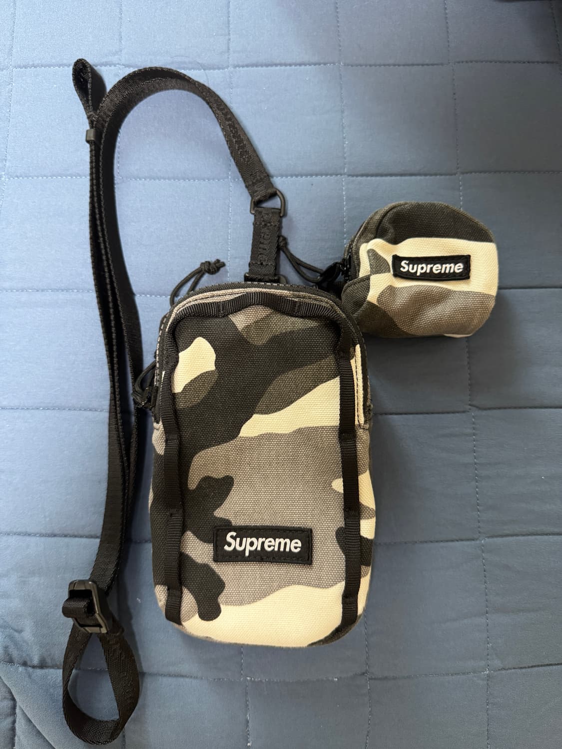 슈프림 스노우 카모 숄더백 상품이미지1