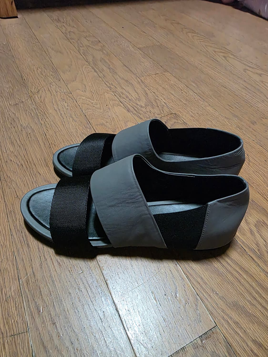 구호 여성 가죽 스트랩 샌들 상품이미지2