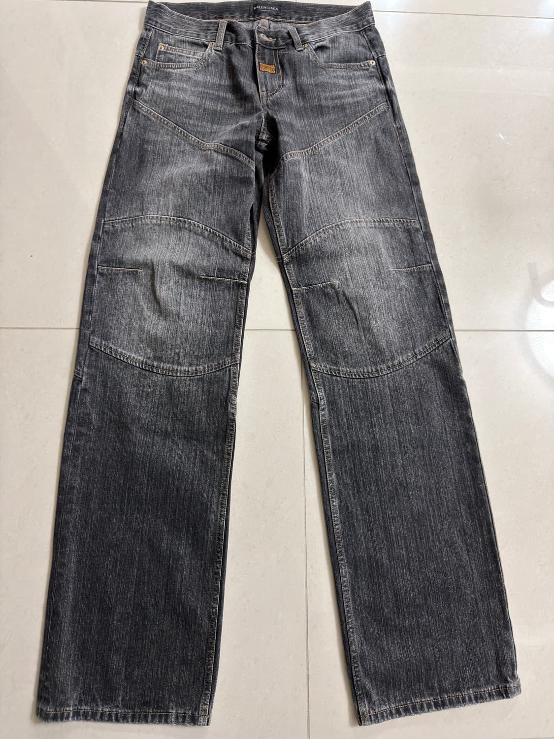 발렌시아가 디스트레스드 로우라이즈 와이드 진 상품이미지1