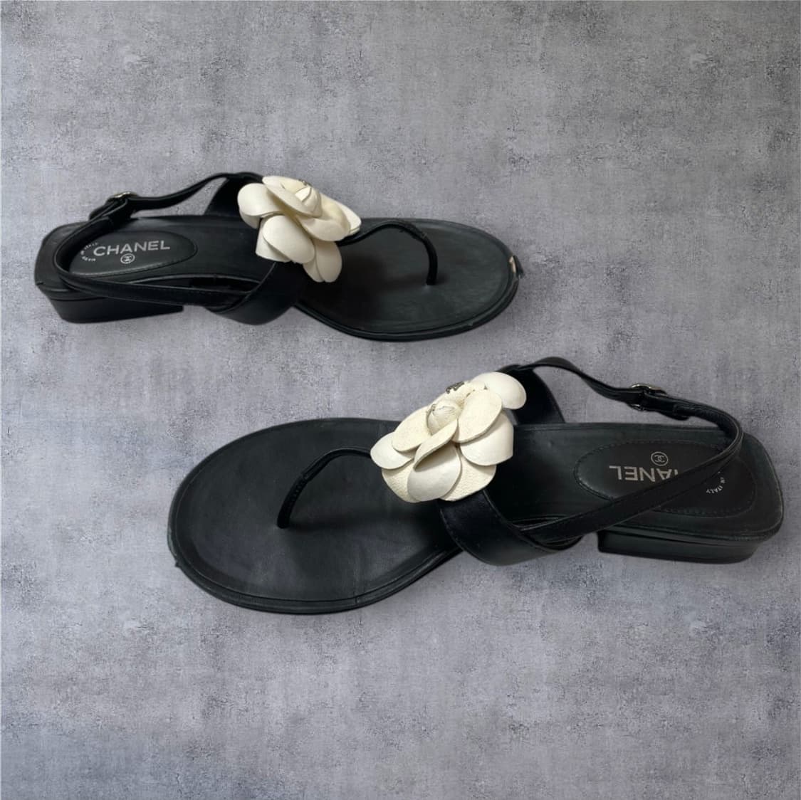 샤넬 Chanel 블랙 까멜리아 플립플랍 샌들 40 (250) 상품이미지3