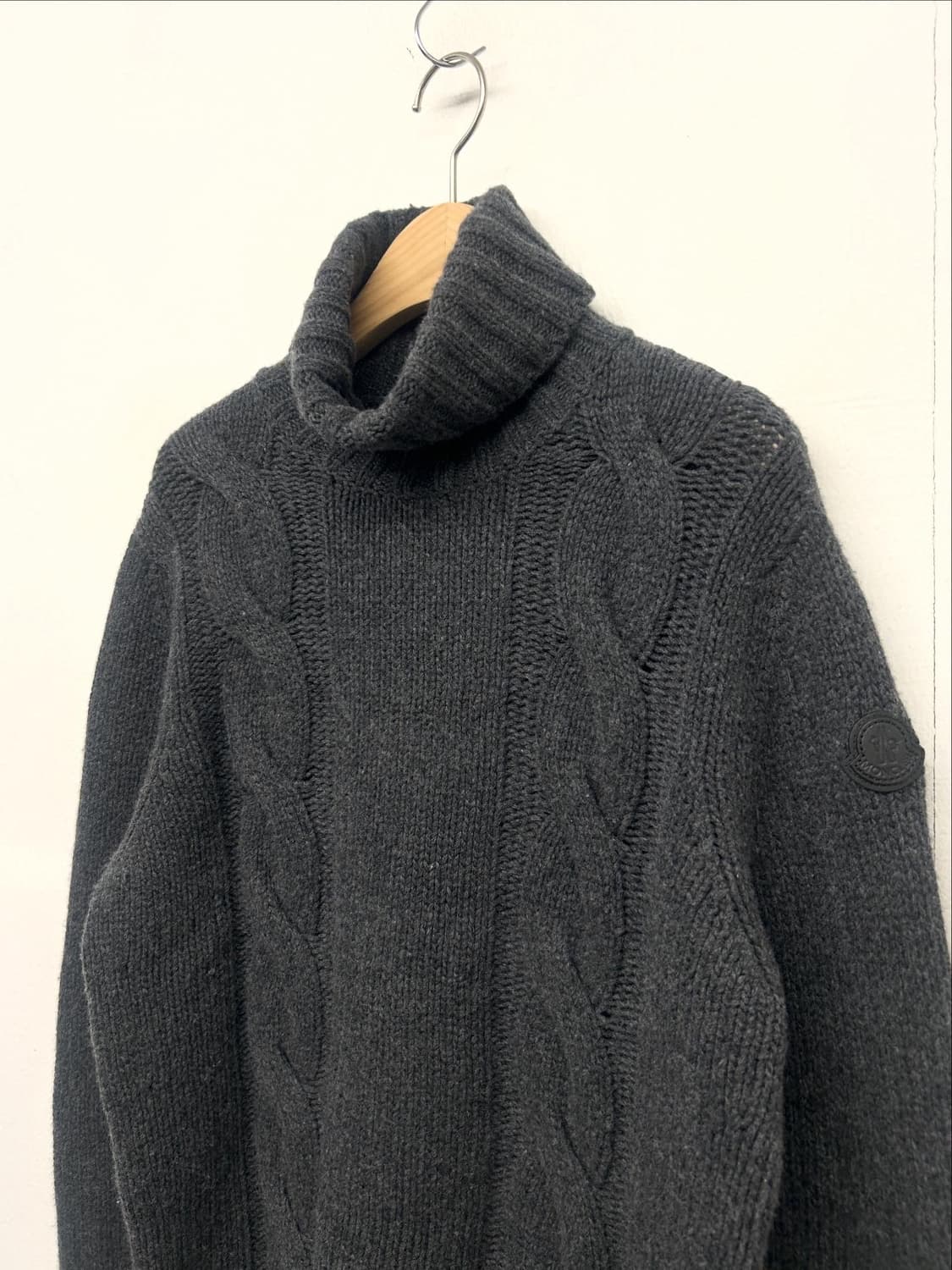 몽클레어 캐시미어 케이블 니트 목폴라 상품이미지2