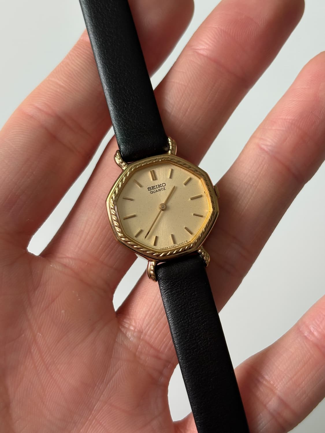 세이코 1980년대 빈티지시계 로프 베젤 골드 옥타곤 쿼츠 여성 상품이미지2