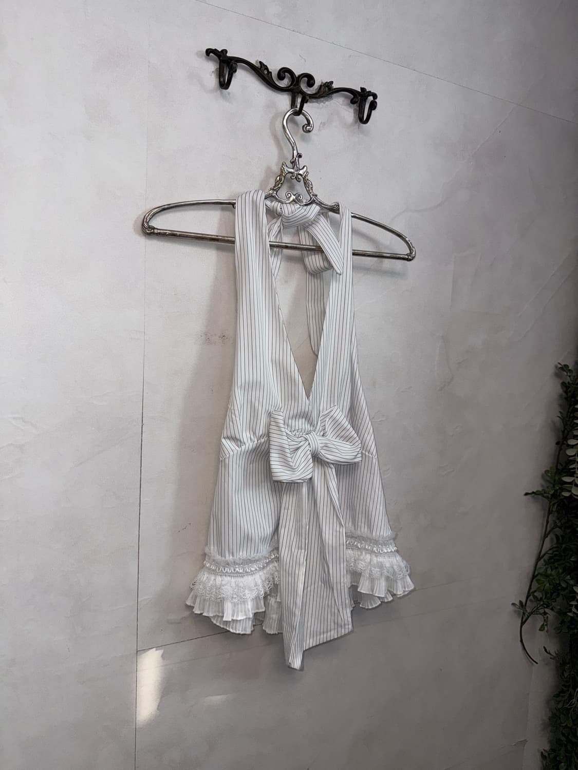 White stripe ribbon lace halter 슬리브리스 상품이미지6