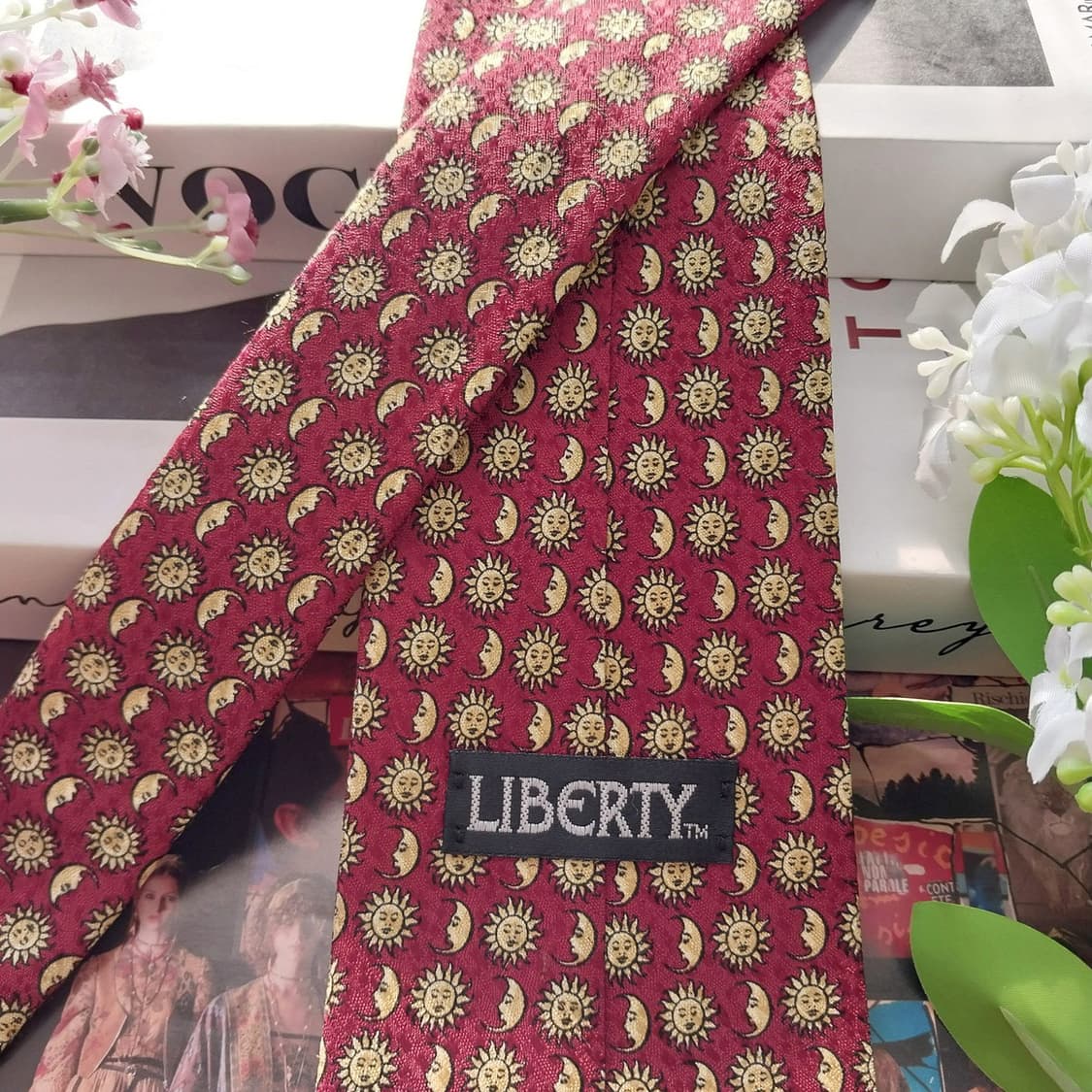 리버티 실크 레드 태양&달 패턴 넥타이 9.4cm A+등급 K1843
 상품이미지6