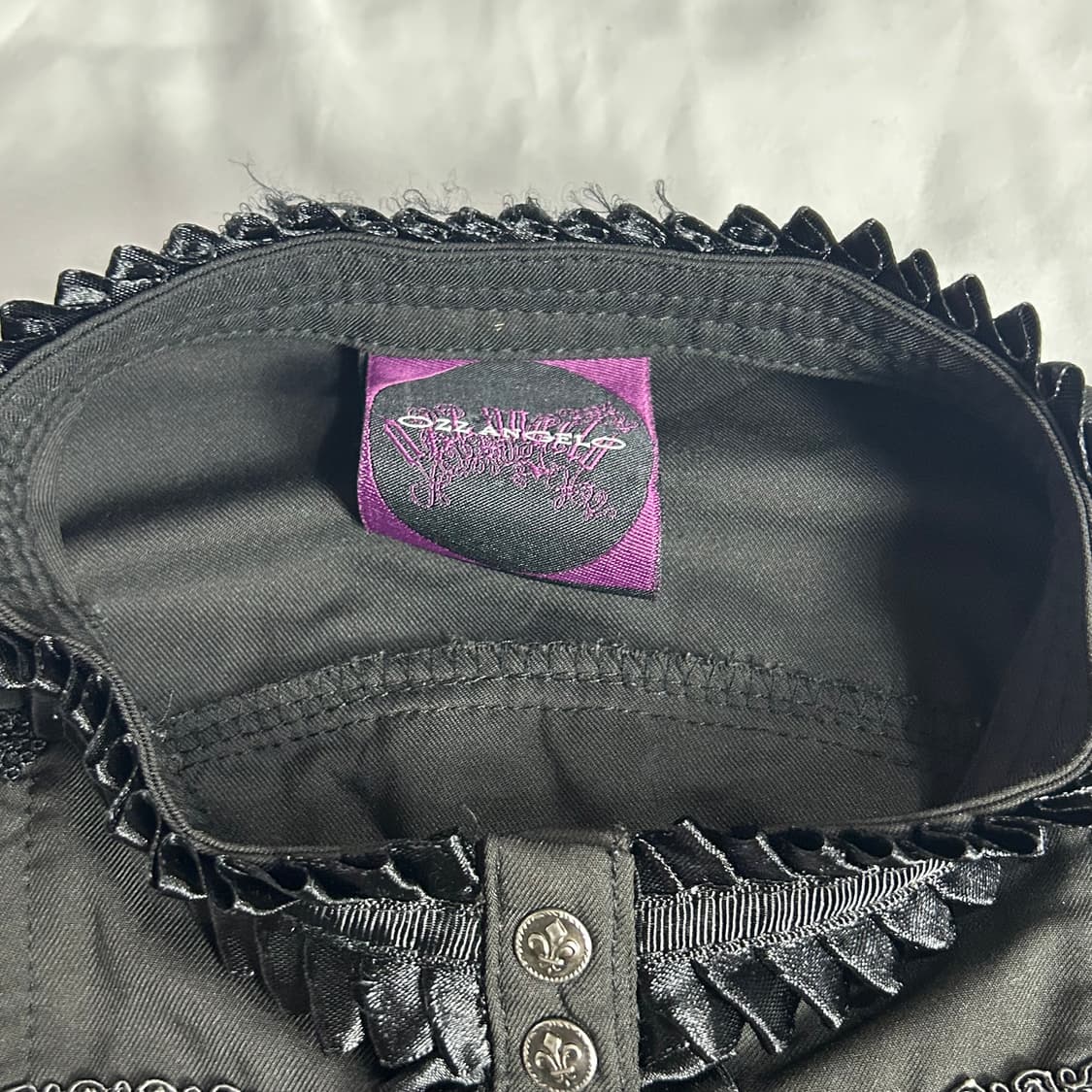 [OZZ ANGELO] 오즈안젤로 오즈온 고딕 프릴 블라우스 상품이미지7