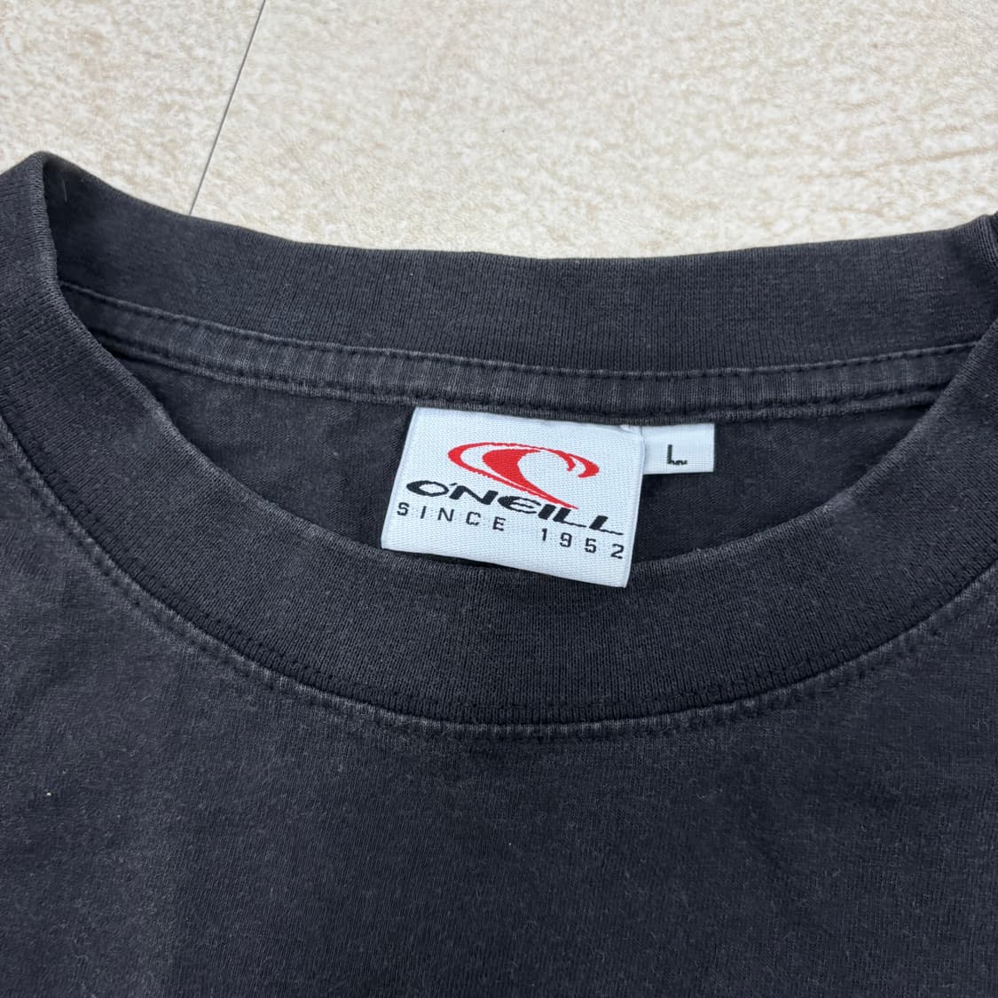 오닐 센터로고 블랙 티셔츠 상품이미지3