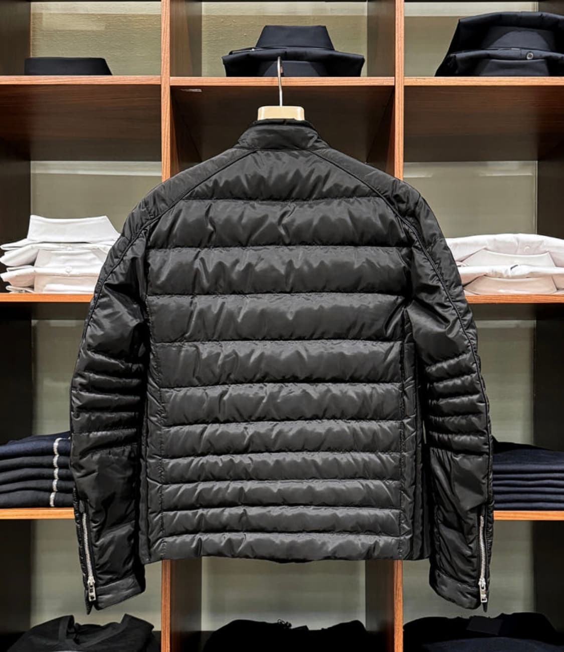 프라다 바이커 경량패딩 54사이즈 팔아요 상품이미지2