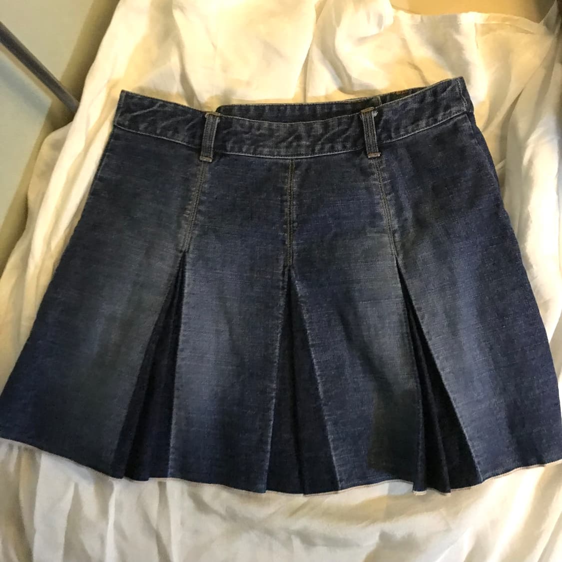 Armani Exchange 아르마니 익스체인지 플리츠 데님 스커트 상품이미지2