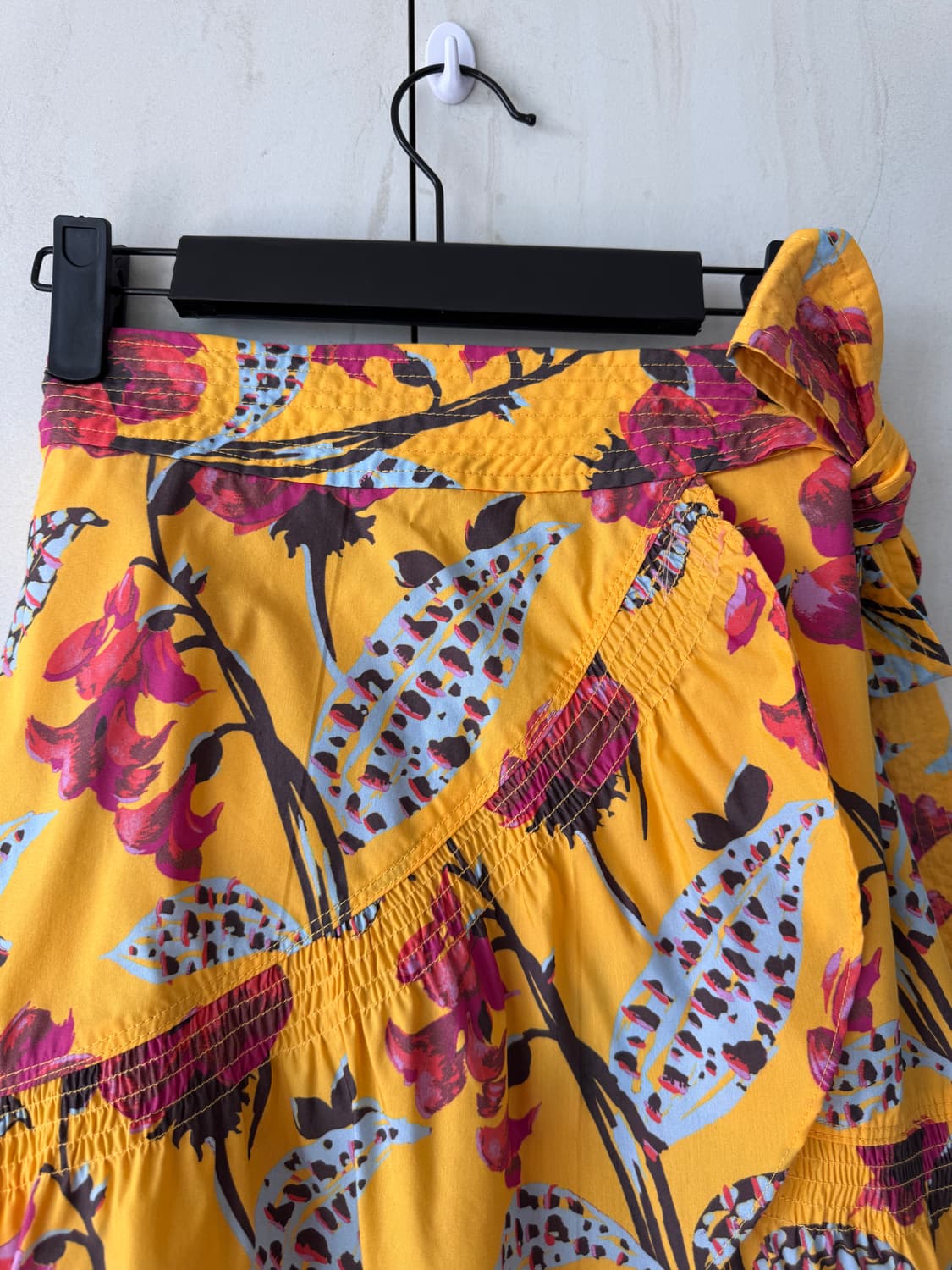 새상품 A.L.C. 랩 스커트 00사이즈 (44사이즈)옐로우 플라워 패턴 상품이미지3