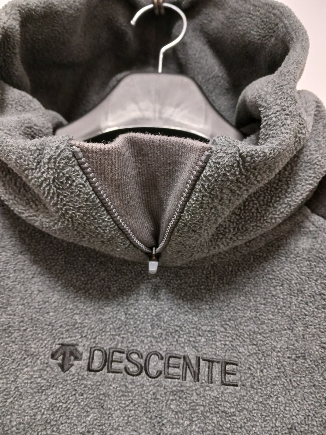 데상트 플리스후드 상품이미지3