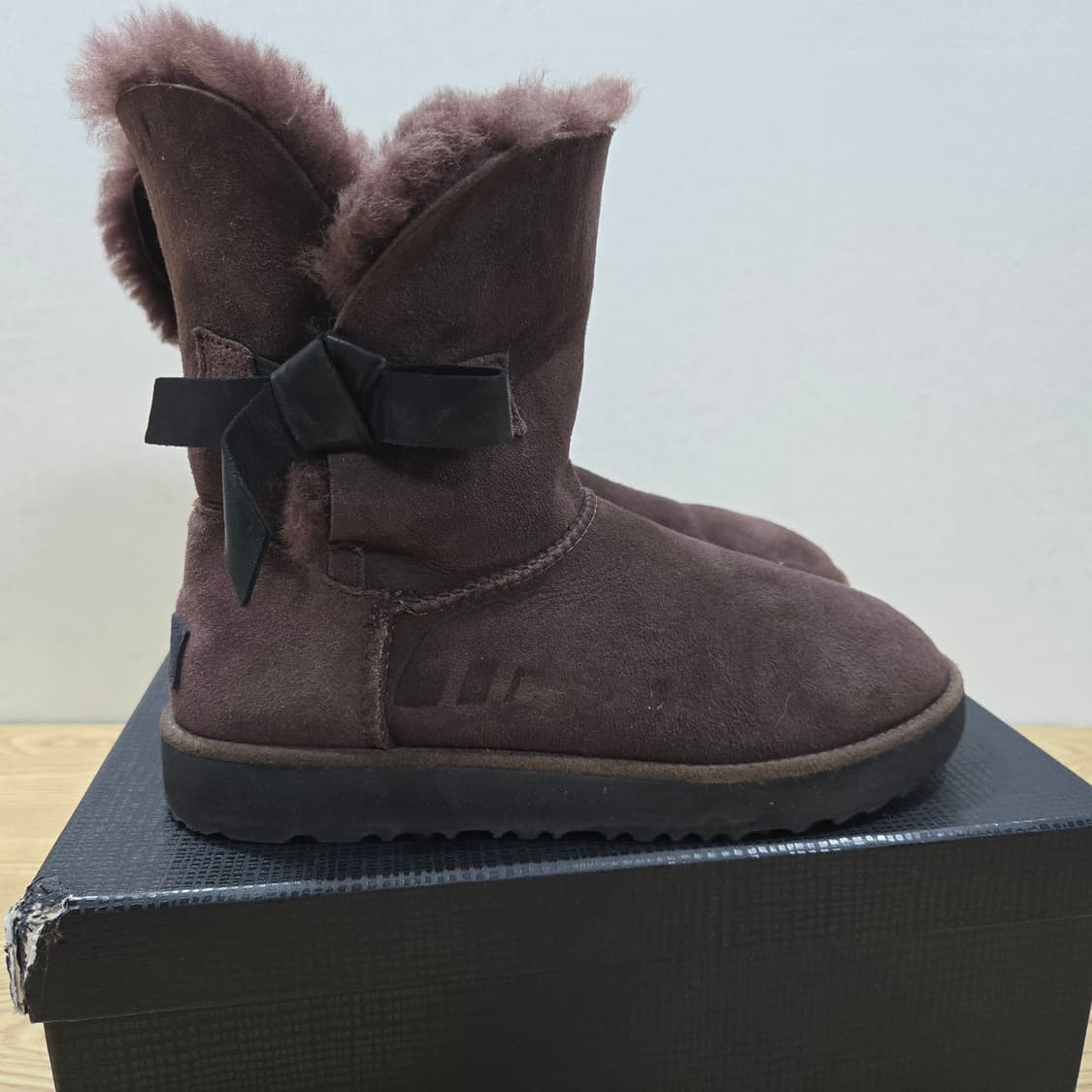 245 어그 UGG 클래식 Knot 초코 상품이미지6