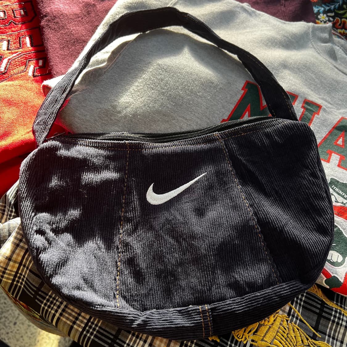  나이키 리메이크 코듀로이 백 상품이미지1