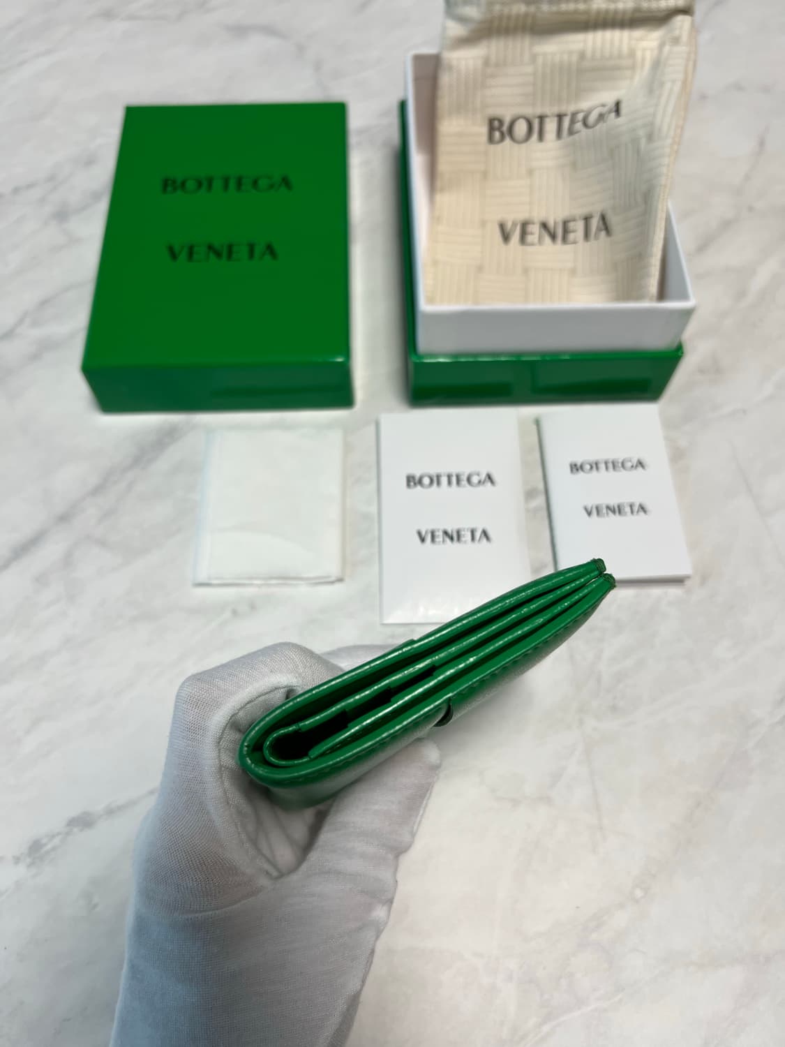 보테가베네타 슬림 폴더형 지갑 패러킷 상품이미지5