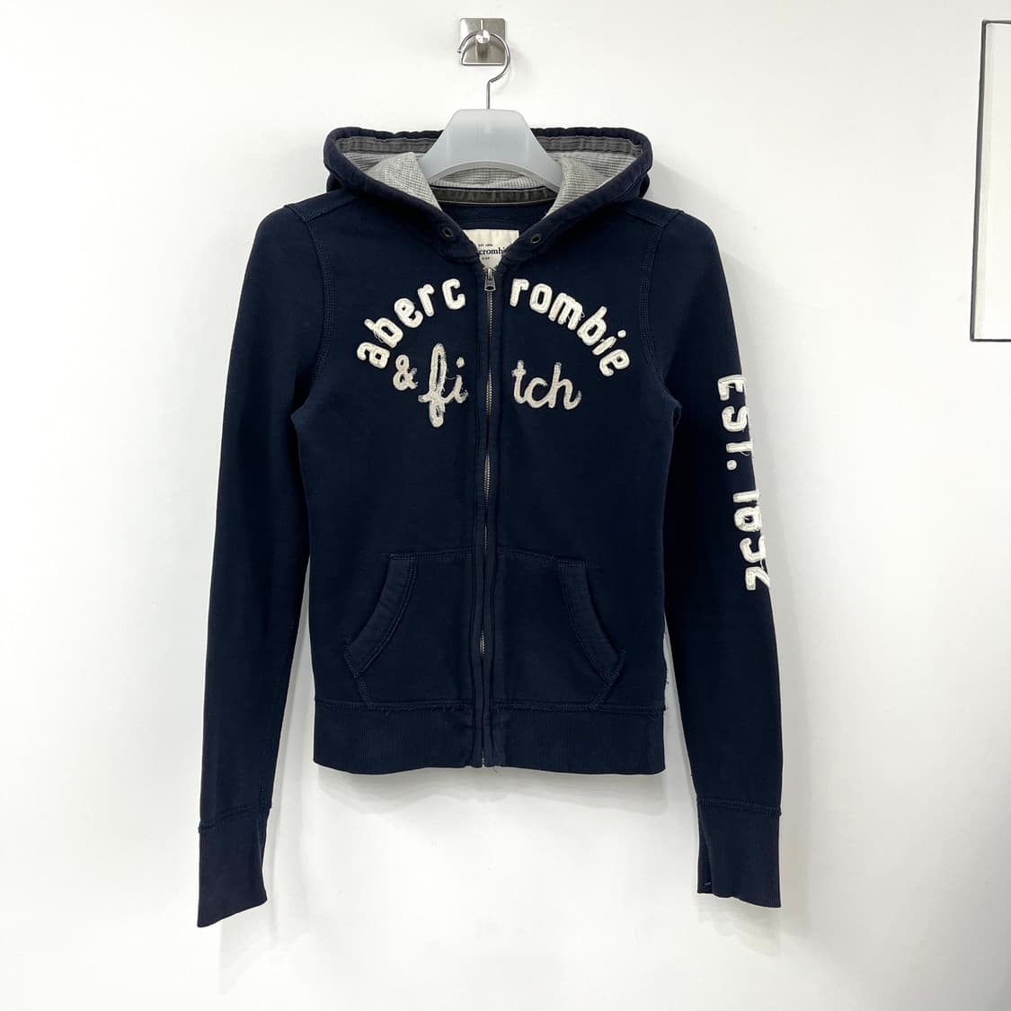 아베크롬비 딱붙핏 자수로고 네이비 후드집업 상품이미지2