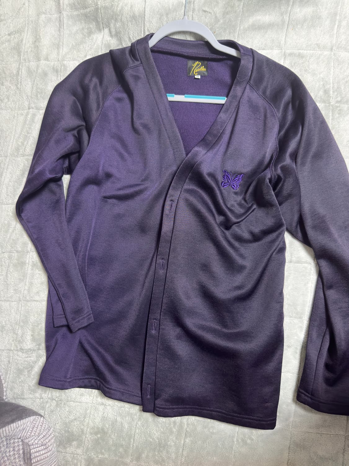 니들스 브이넥 가디건 퍼플 상품이미지1