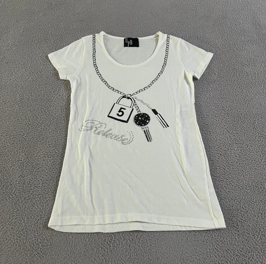 Y2k necklace t shirt 상품이미지1