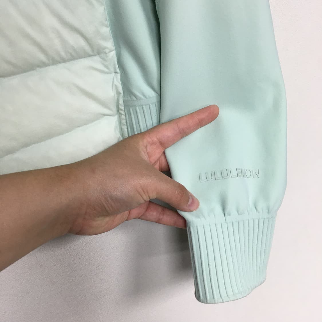 룰루레몬 다운 앤 어라운드 경량패딩 6 상품이미지3