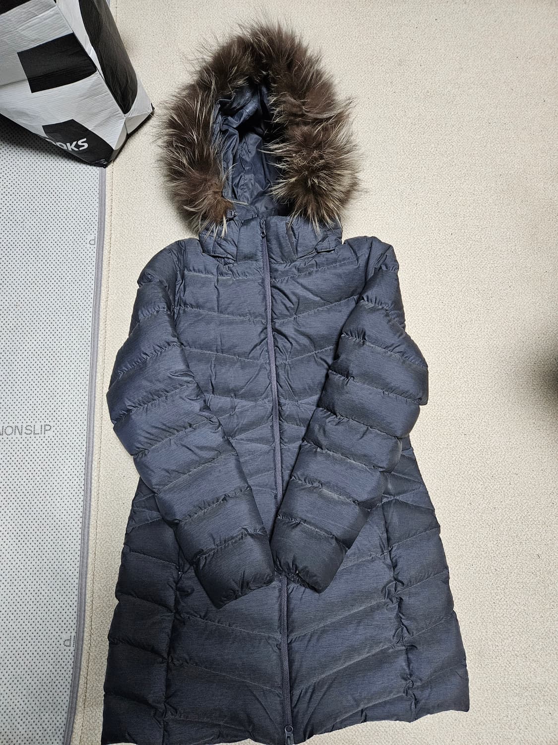 아식스 여성  퍼 슬림핏 공 다운 자켓3 상품이미지2