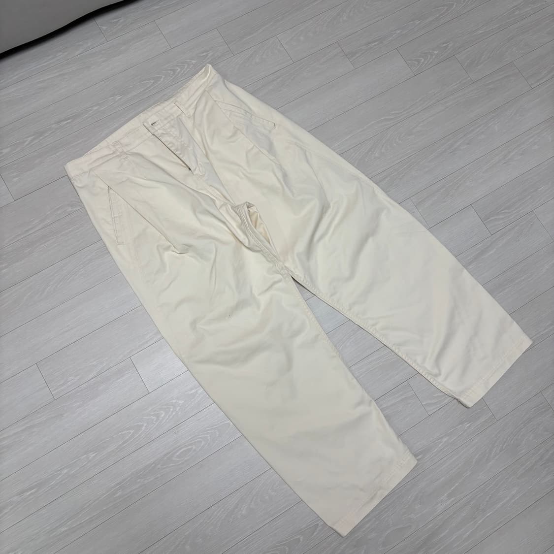 (L)쿠어 코튼 블렌드딥 플리츠 커브드 팬츠 크림베이지 상품이미지6