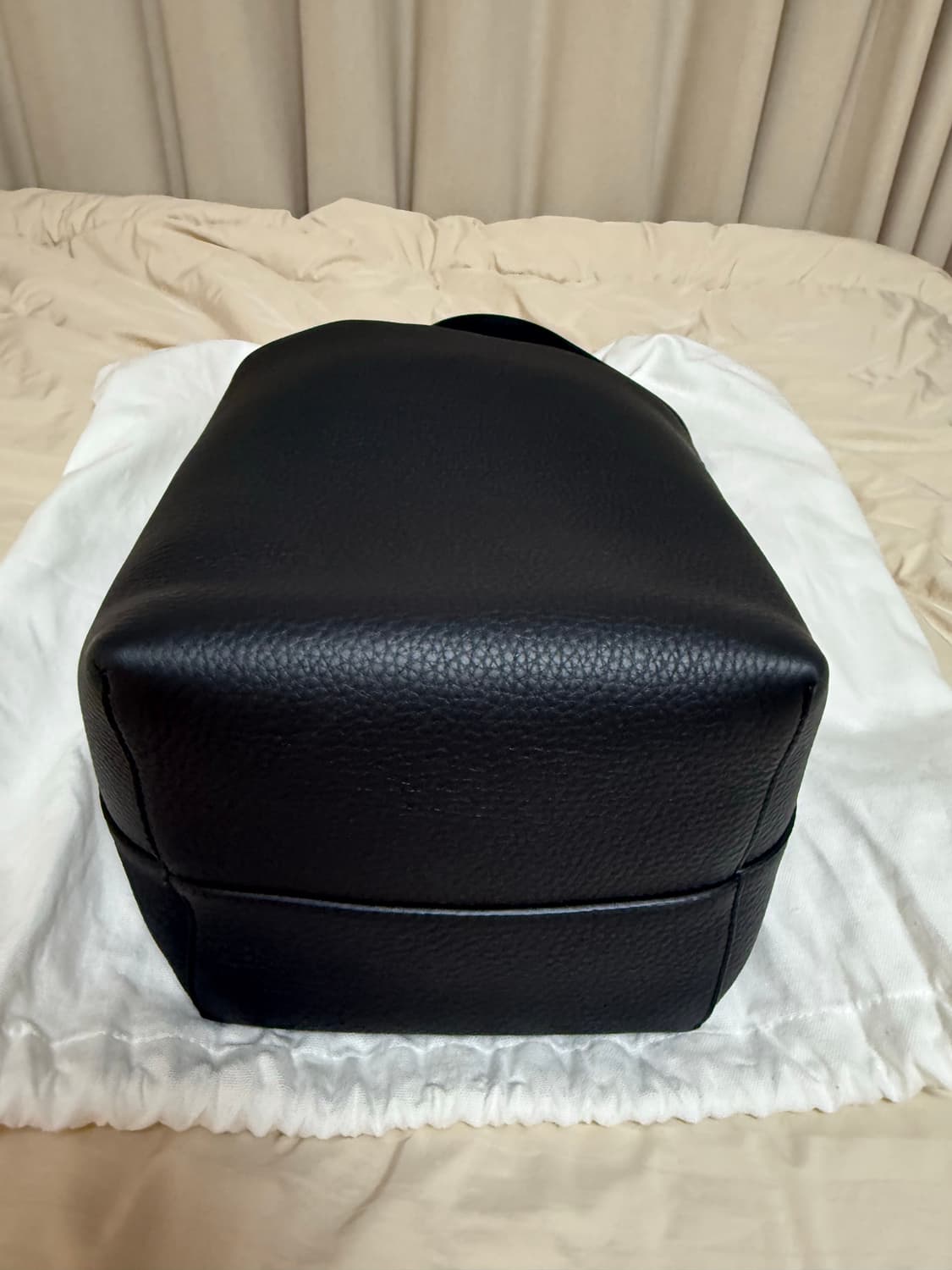 더로우 파크 토트 미디움 블랙 상품이미지3