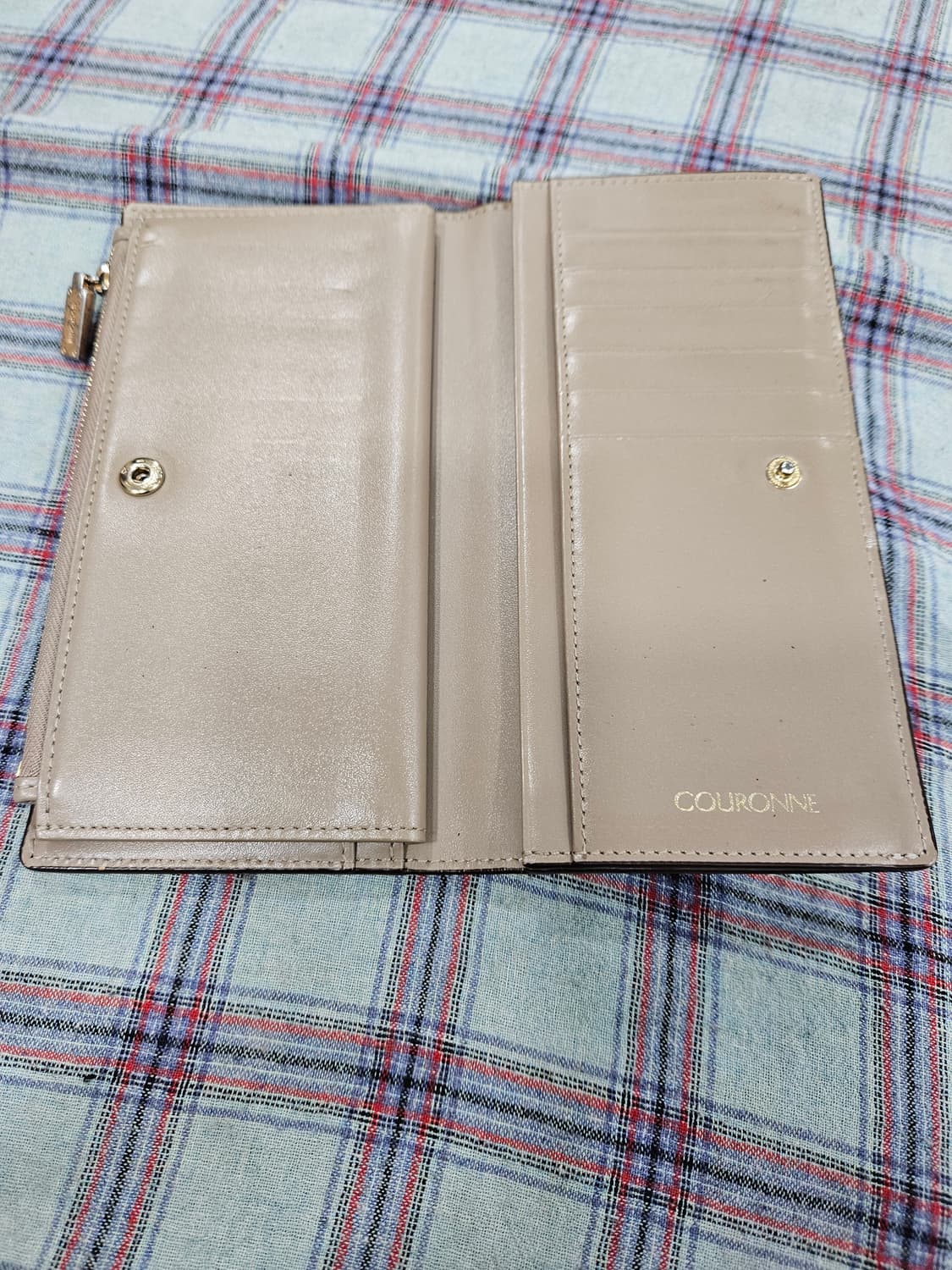 쿠론(COURONNE) 골드 뱀피무늬 여성 장지갑 상품이미지4