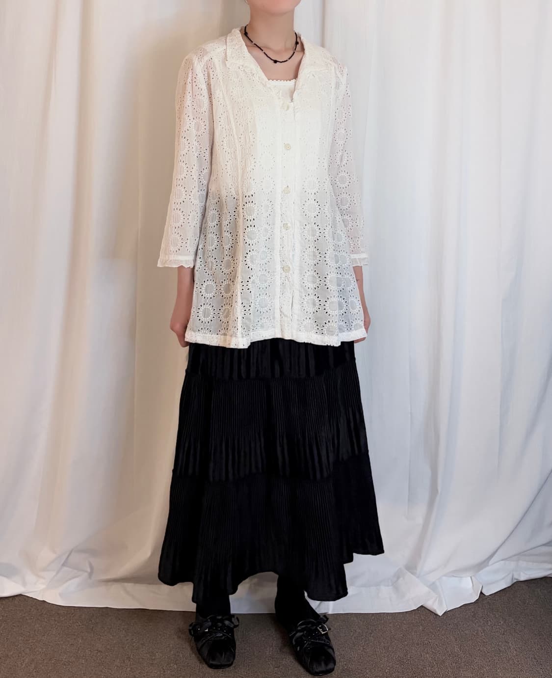 Punching Lace Shirt – White 상품이미지1