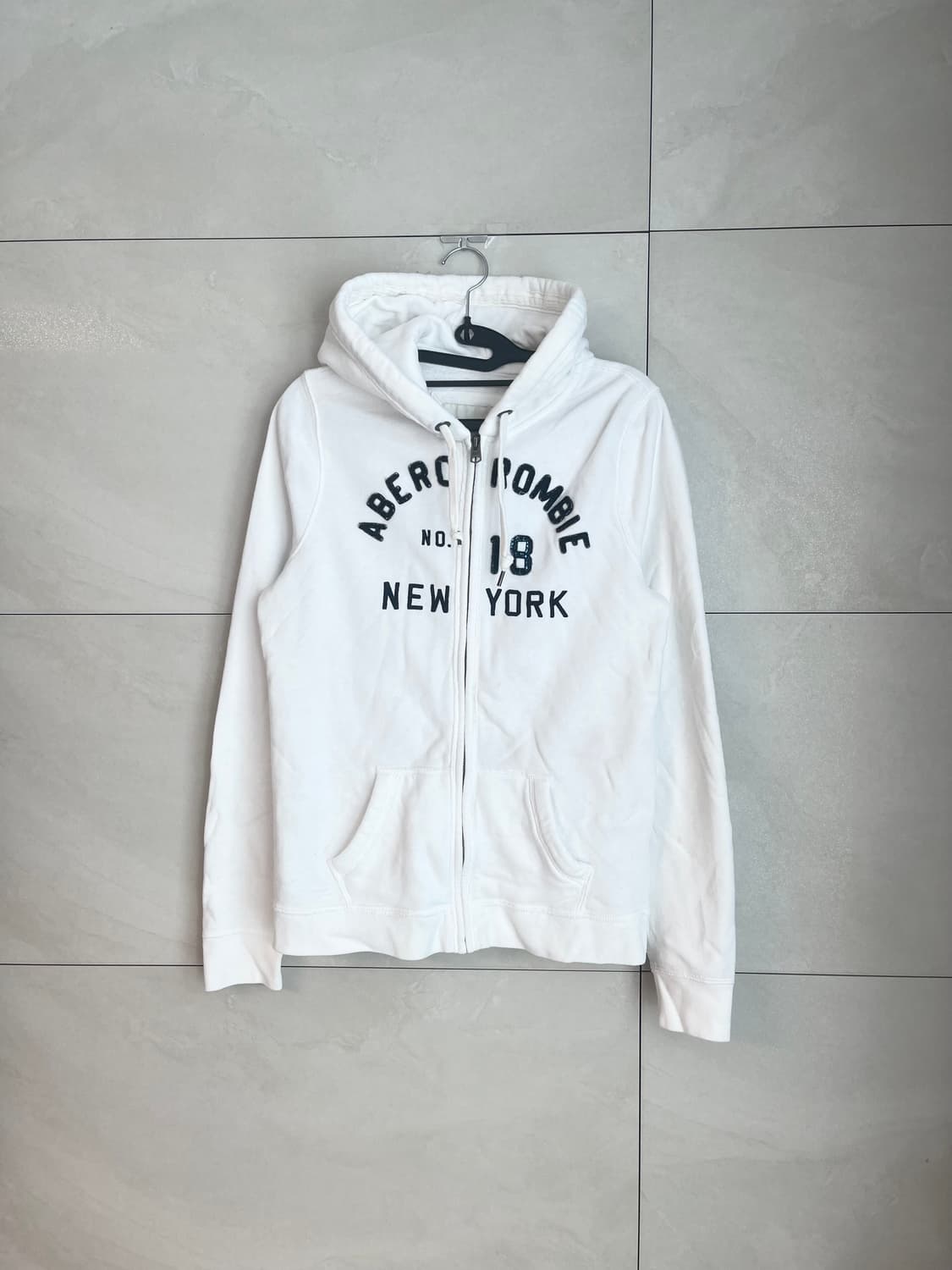 아베크롬비 스펠로고 화이트 대장 후드집업 [L]  상품이미지3