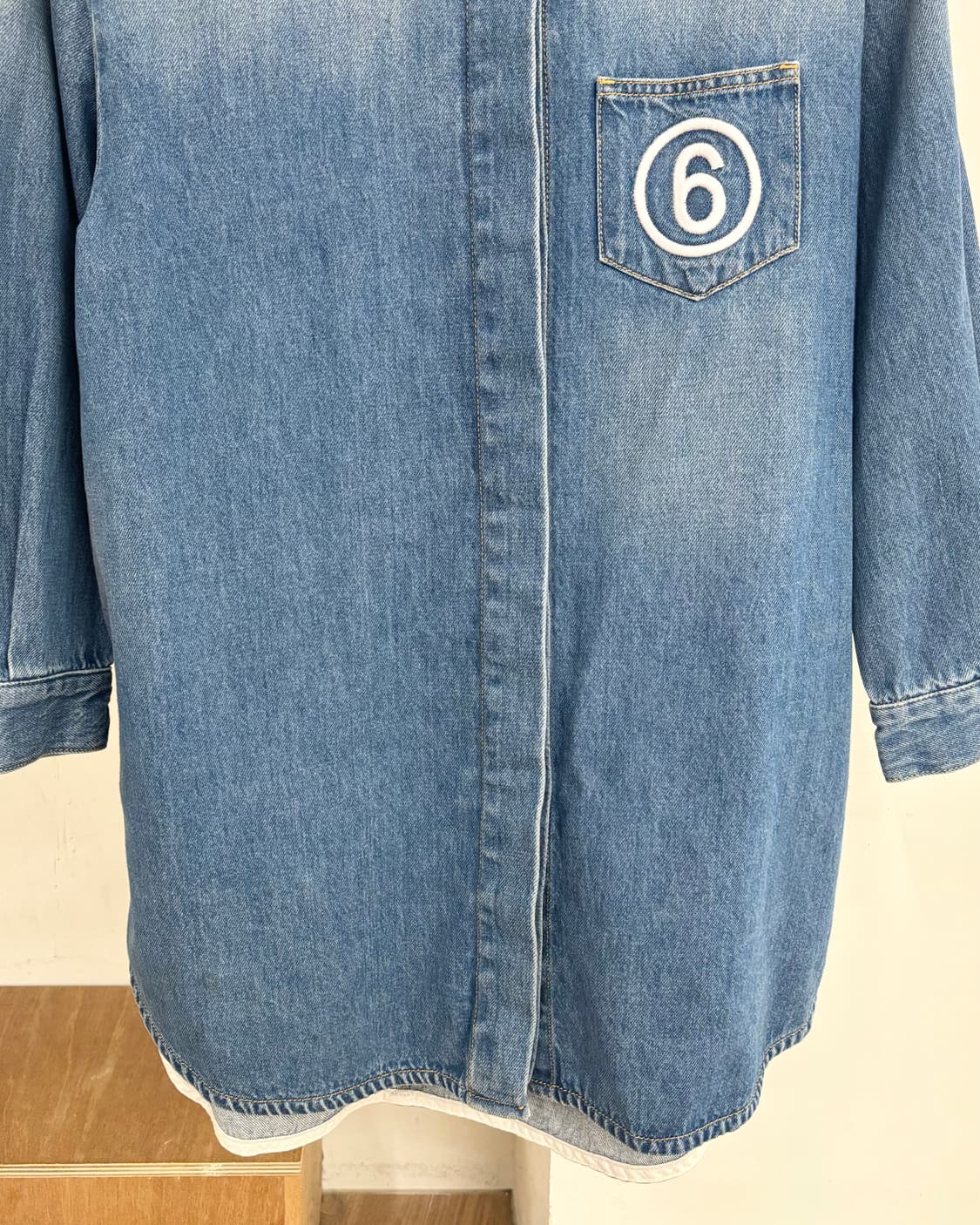 엠엠식스 포켓 자수 오버사이즈 데님 셔츠 상품이미지5