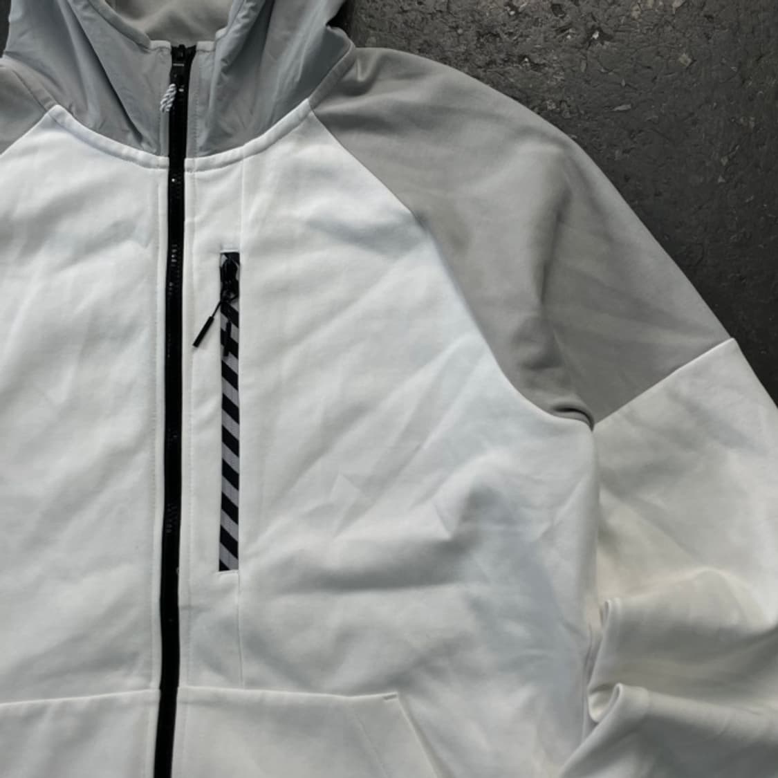 100 데상트 후드집업  상품이미지2