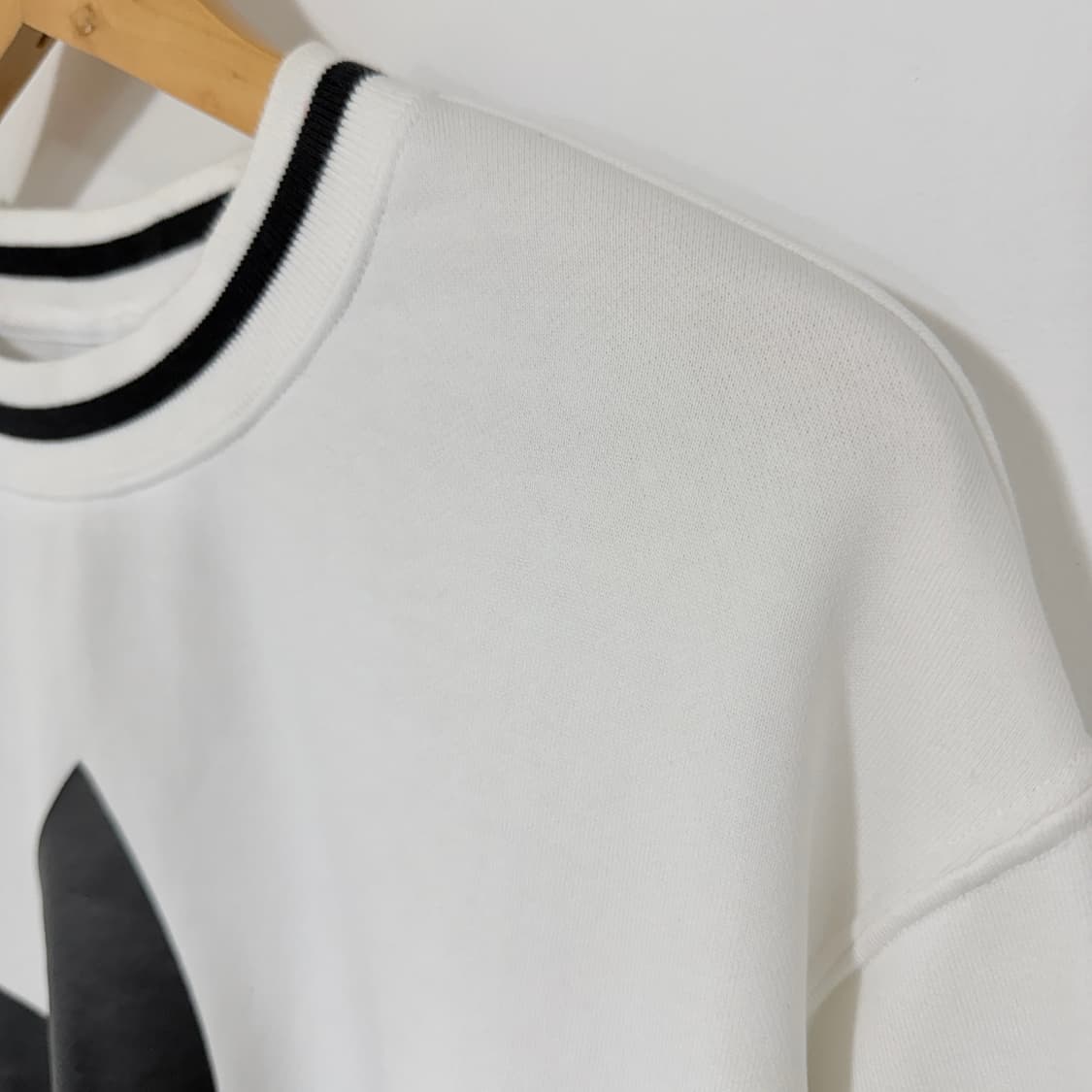 [S] 아디다스 빅로고 크롭 맨투맨 상품이미지3