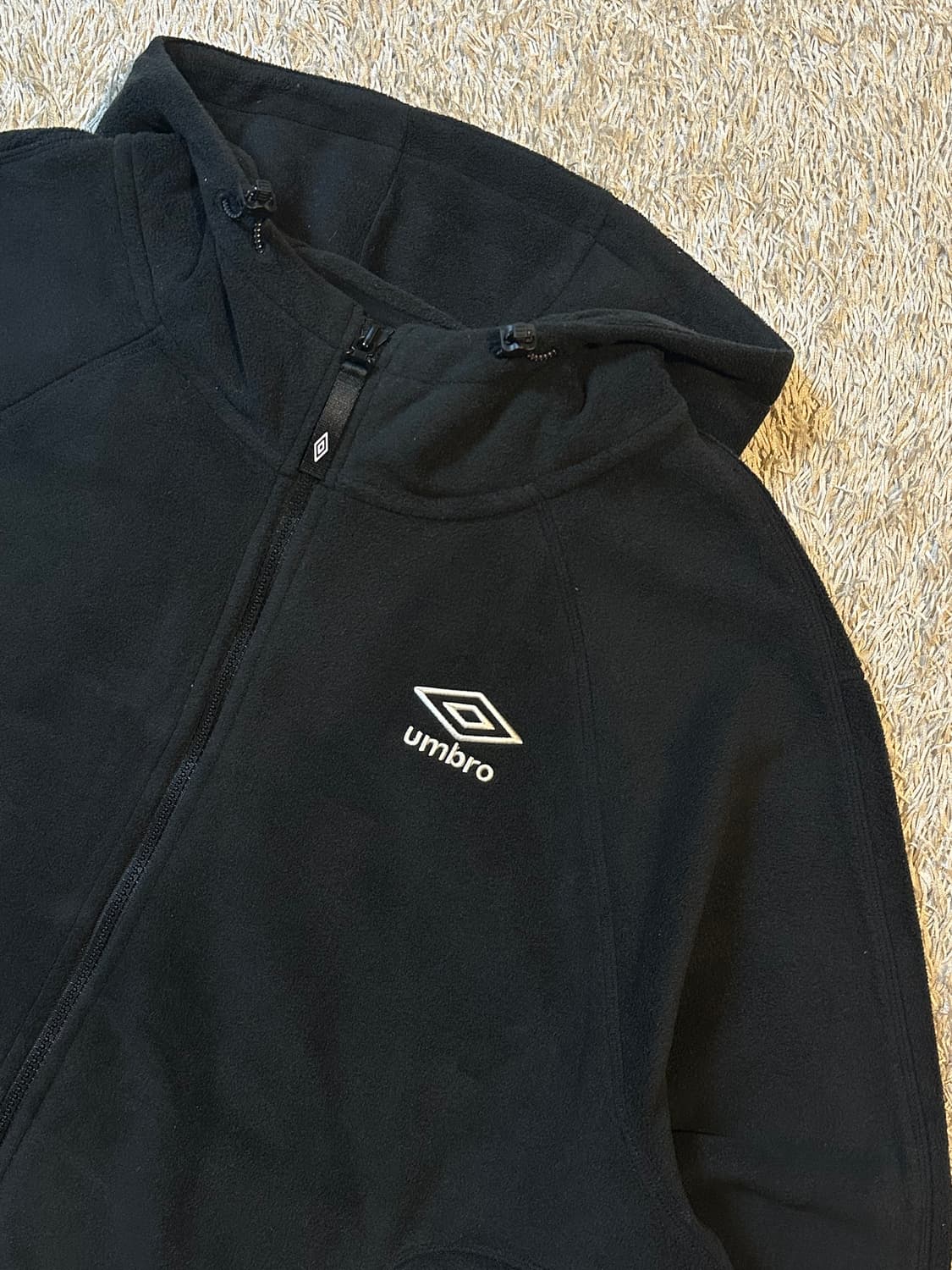 엄브로 UMBRO 투웨이 폴라텍 플리스 후드집업 블랙 상품이미지2
