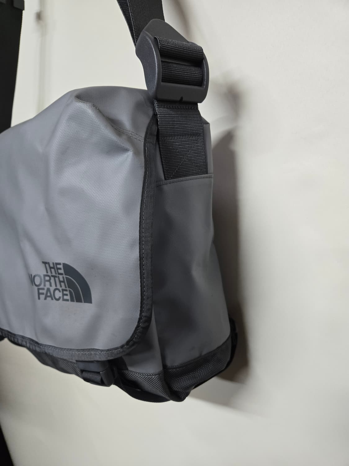 노스페이스 메신저백 그레이 상품이미지2