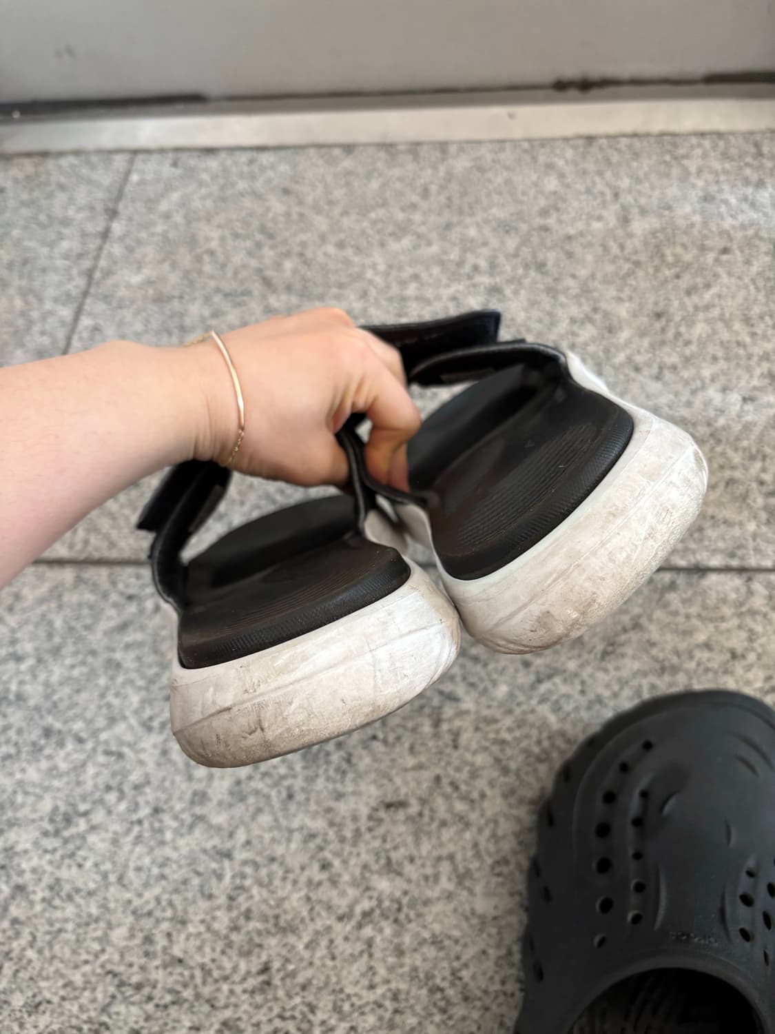 285 아디다스 알파바운스 슬리퍼 상품이미지4