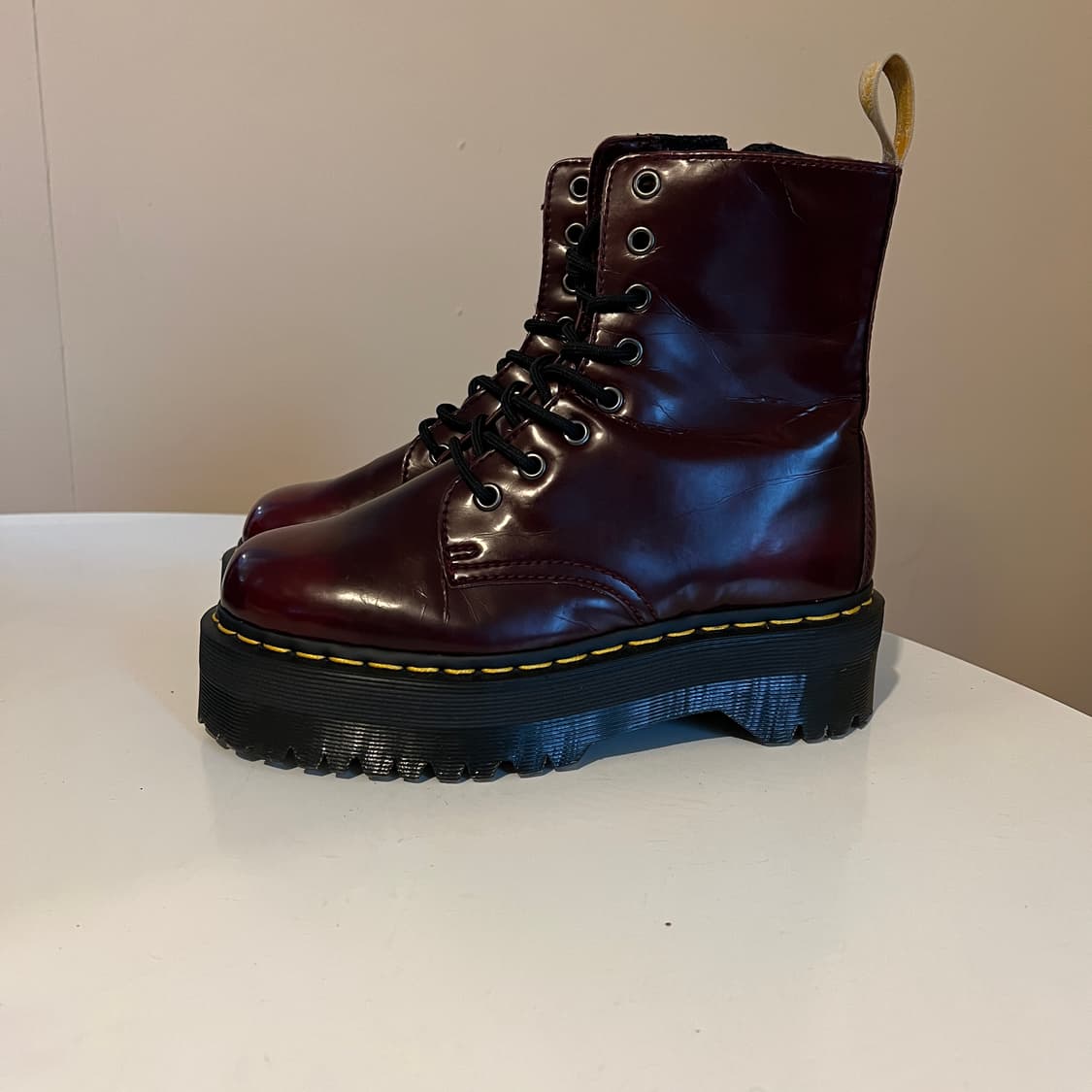 닥터마틴 제이든 II 비건 플랫폼 부츠 체리 레드  상품이미지2