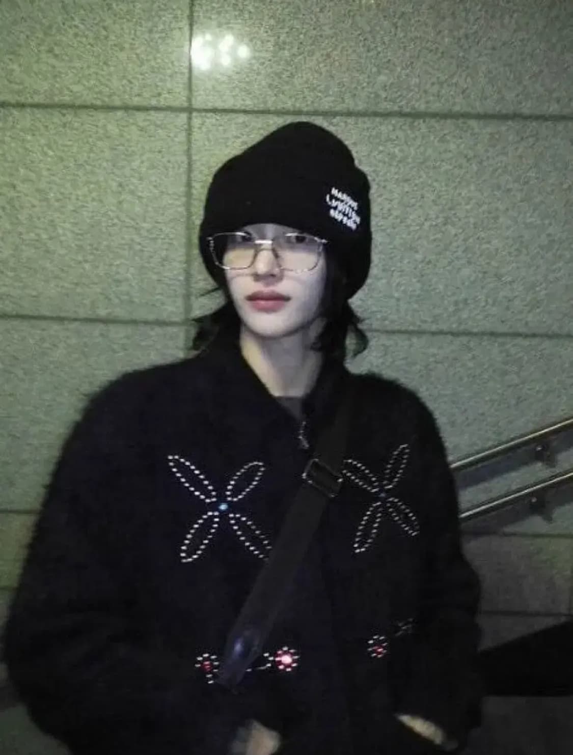 라이즈 원빈 착용 가먼츠팹 가공된 원석과 스웨터 자켓 블랙 상품이미지1