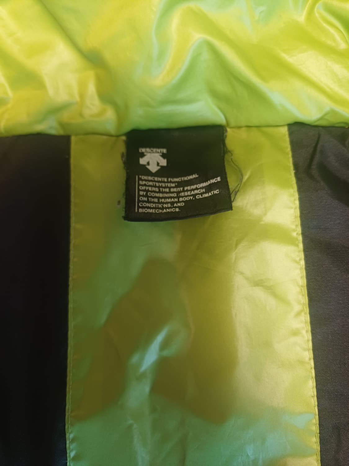 [정품] 데상트 구스다운 후드 패딩 / 여성 95 / 경량 다운 / 라임 상품이미지7