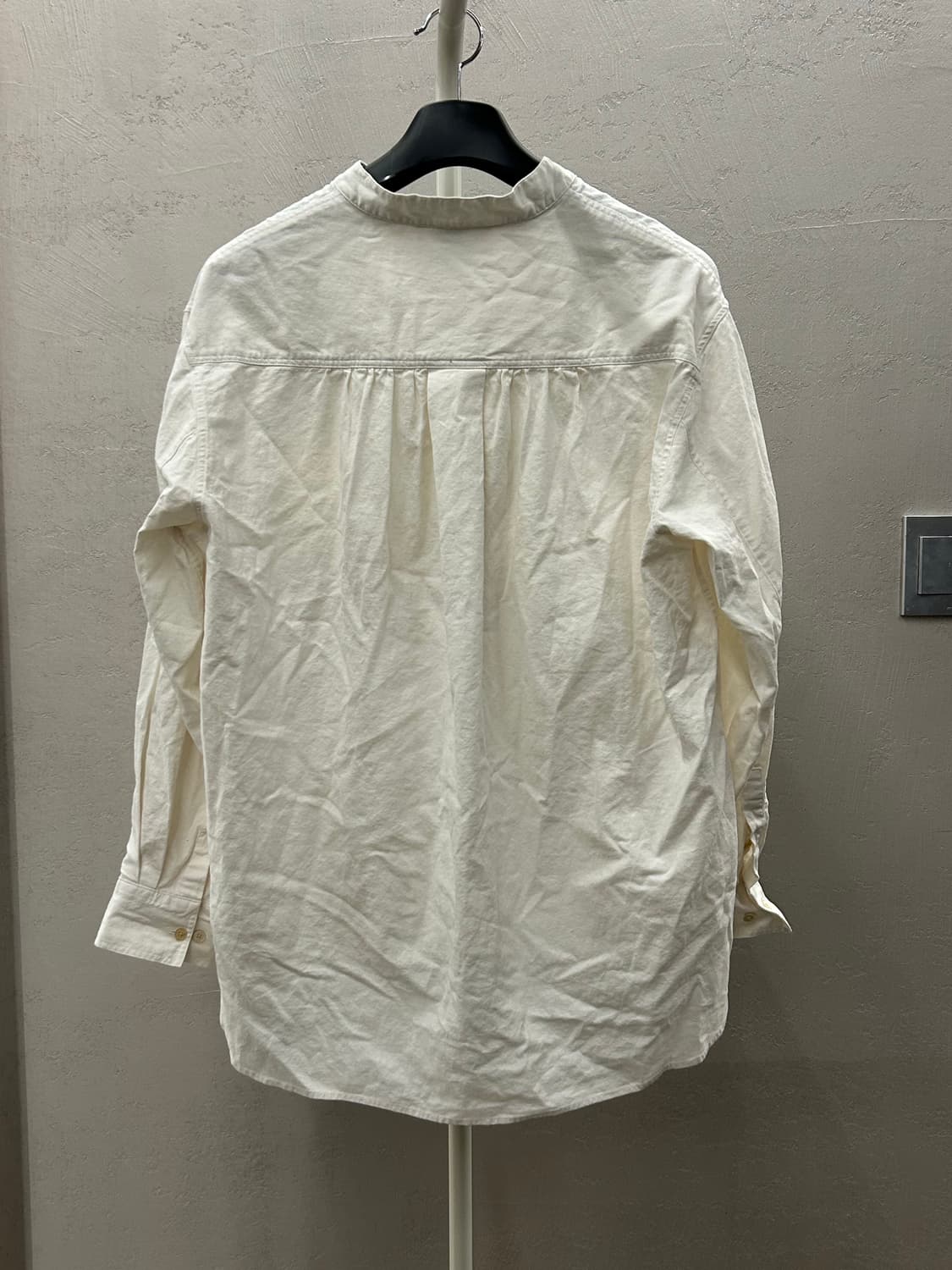 로드존그레이 화이트 헨리넥 셔츠 상품이미지3