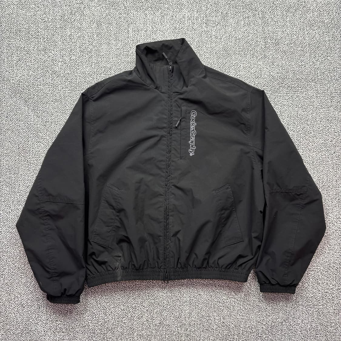 코드그라피 스몰로고 블랙 바람막이 상품이미지1